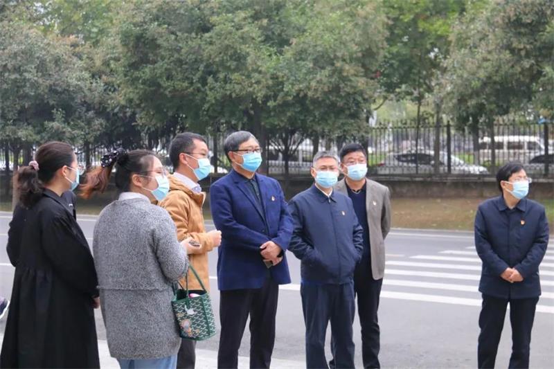郑州市委党史学习教育第六巡回指导组到郑州尊龙人生就是博ag旗舰厅参观调研