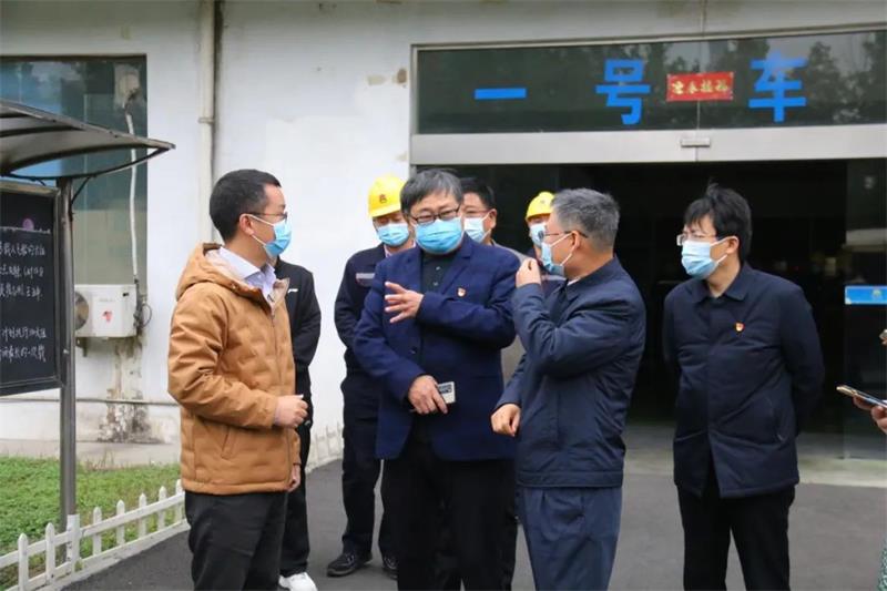 郑州市委党史学习教育第六巡回指导组到郑州尊龙人生就是博ag旗舰厅参观调研