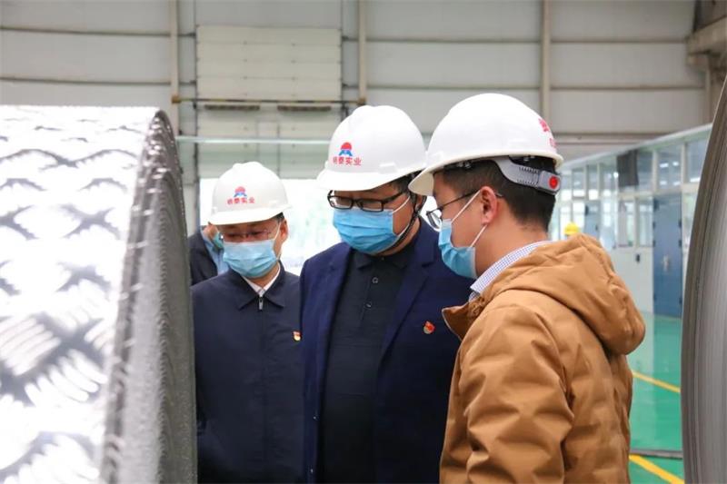 郑州市委党史学习教育第六巡回指导组到郑州尊龙人生就是博ag旗舰厅参观调研
