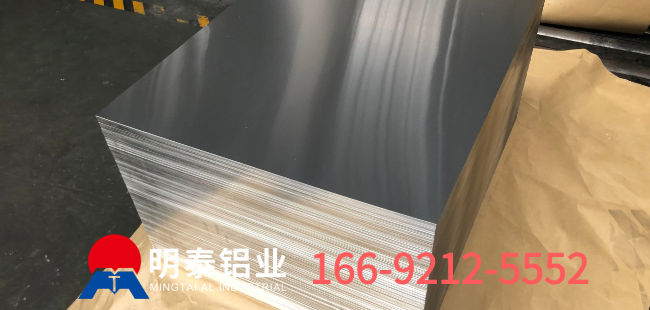 铝板：汽车零部件轻量化与高性能的核心材料